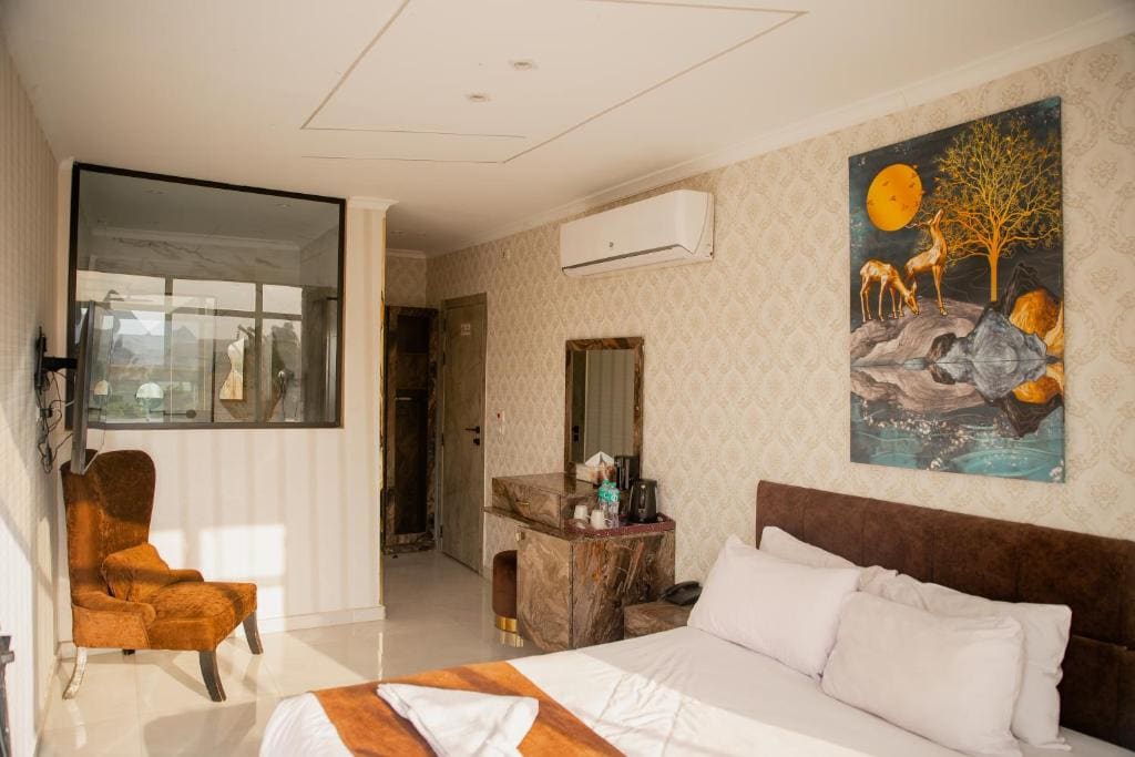 Royal Suite with Pyramids View room - Image 1