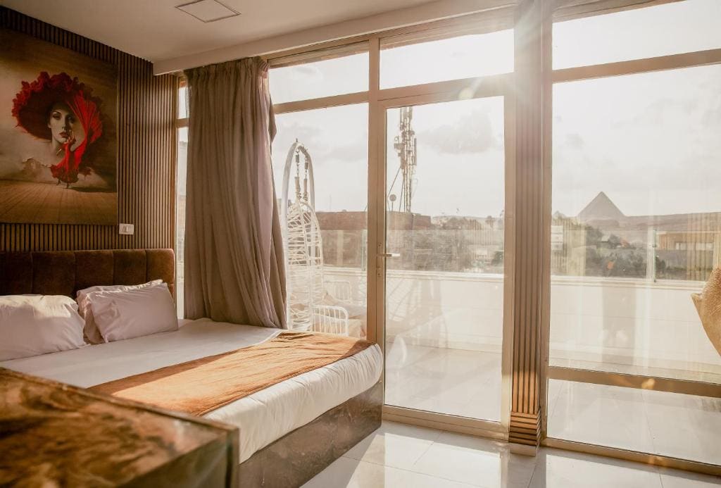 Sphinx Suite with Pyramids View room - Image 3