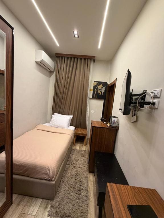 Deluxe King Room room - Image 3