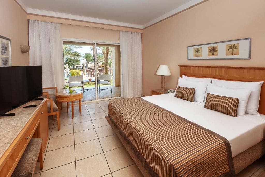 Superior Queen or Twin Pool View room - Image 1