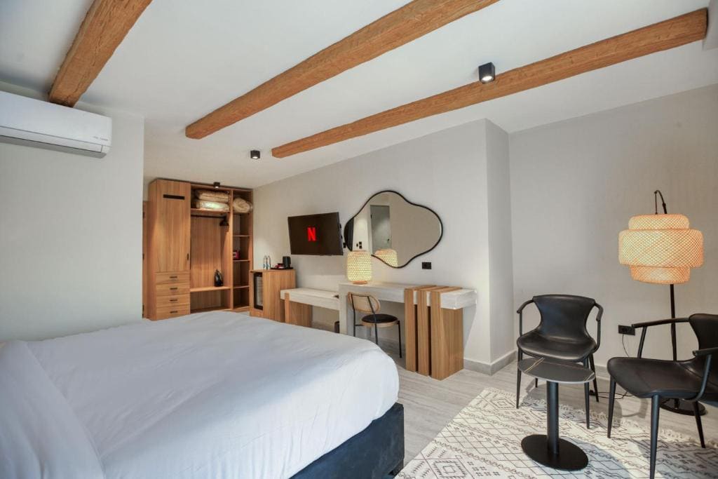 Double Room with City View room - Image 1