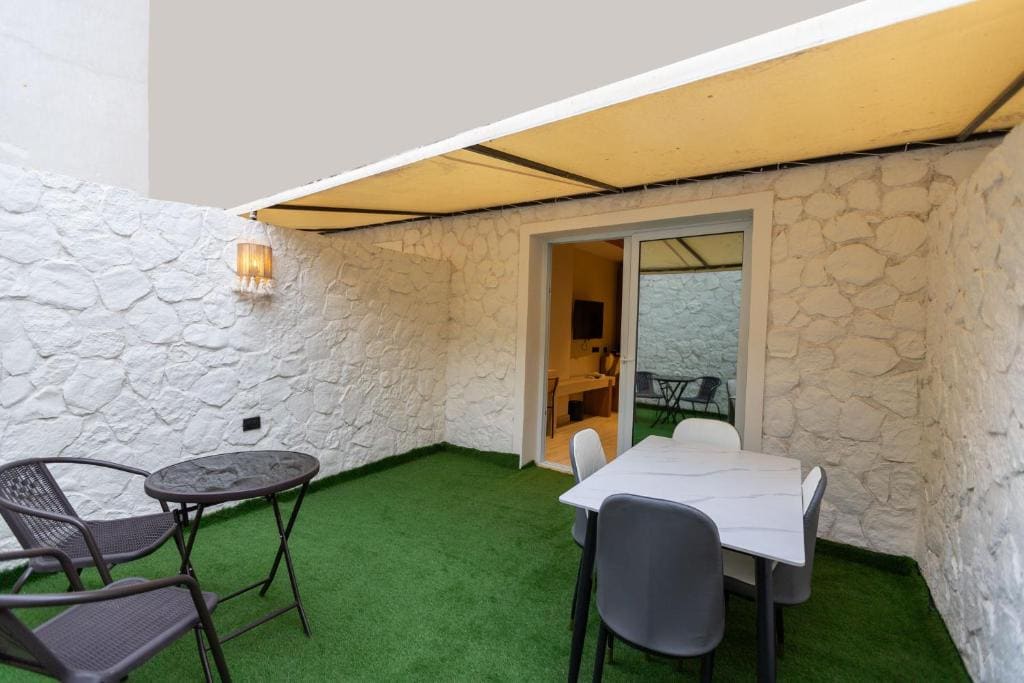 Twin Room with Private Garden room - Image 1