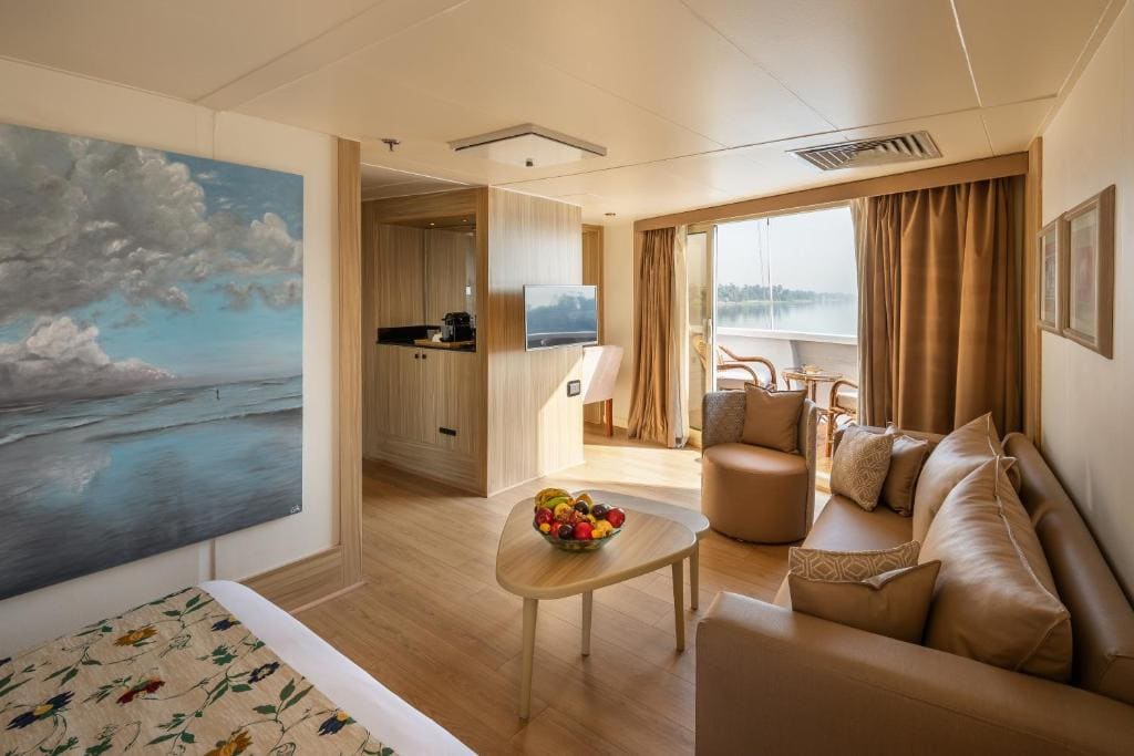 Suite with Balcony with Sightseeing room - Image 2