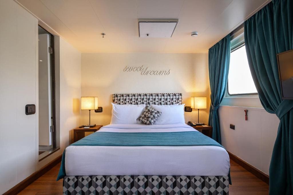 Suite with River View with Sightseeing room - Image 1