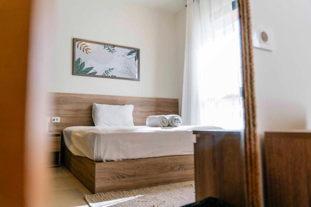 Three-Bedroom Apartment with Water View room - Image 3