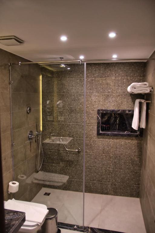 Deluxe Junior Suite room - Image 2