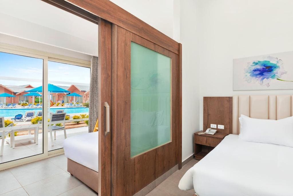 Bungalow Room with Pool View room - Image 3