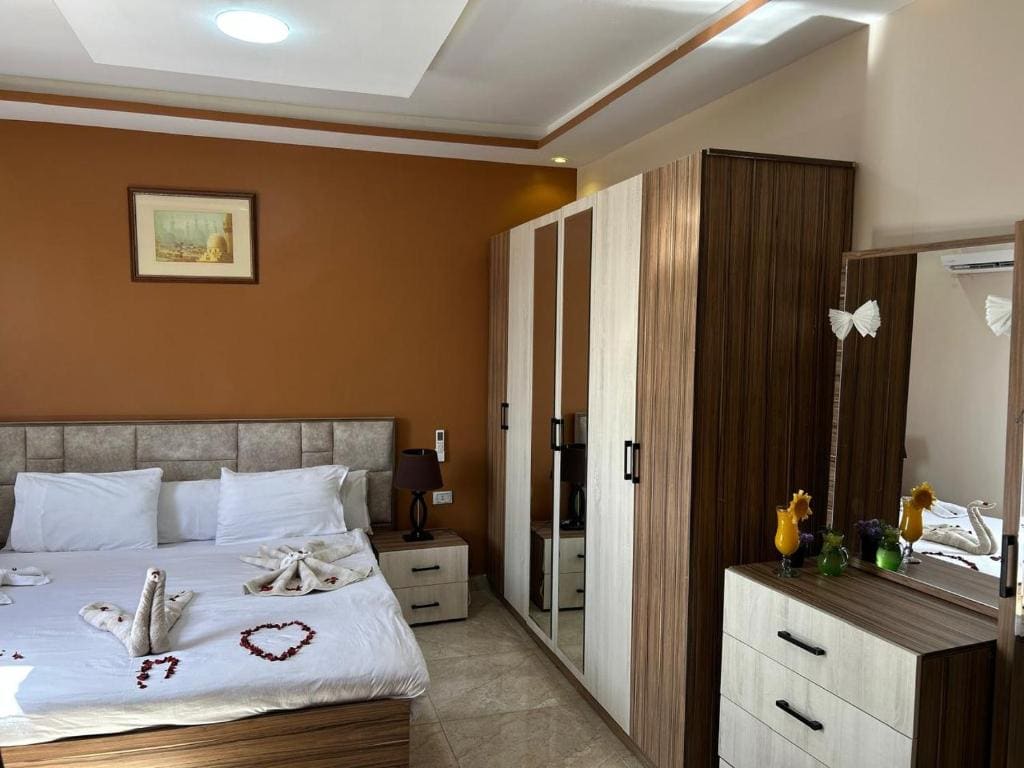 Deluxe Double or Twin Room room - Image 2