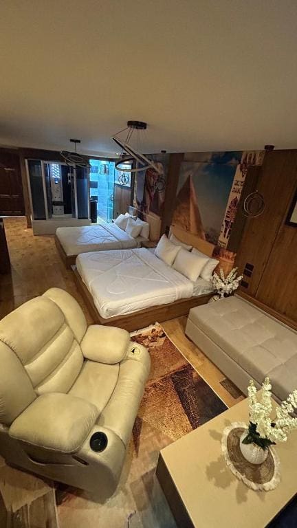 One-Bedroom Apartment with Balcony and Mountain View room - Image 2