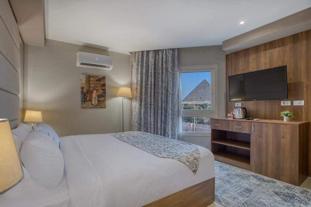 Double Room with Pyramids View room - Image 3