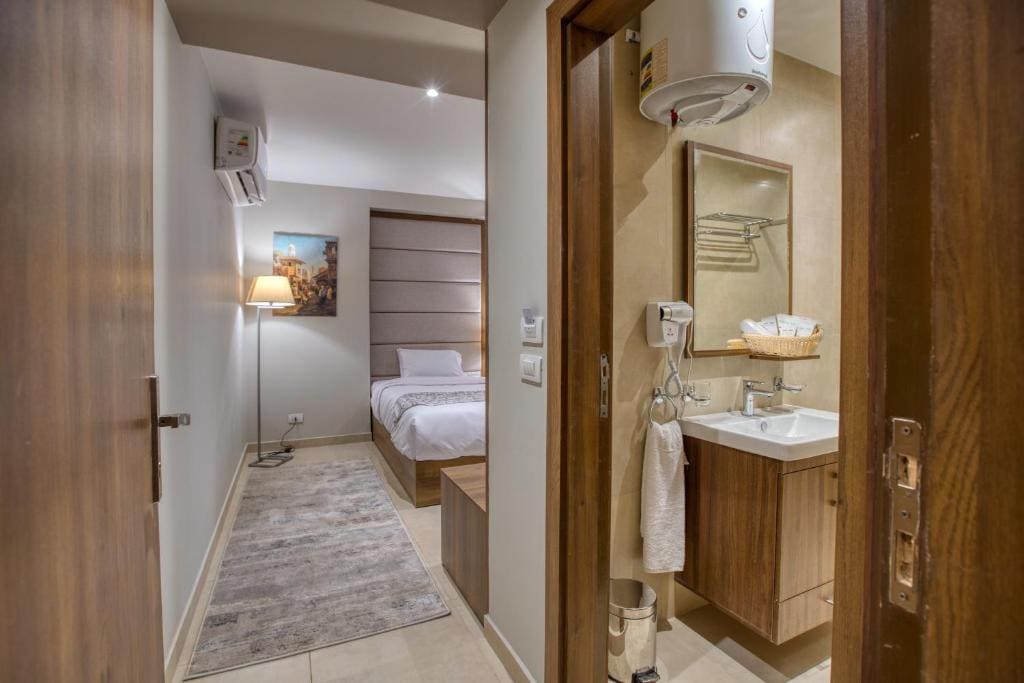 Twin Room with City View room - Image 2