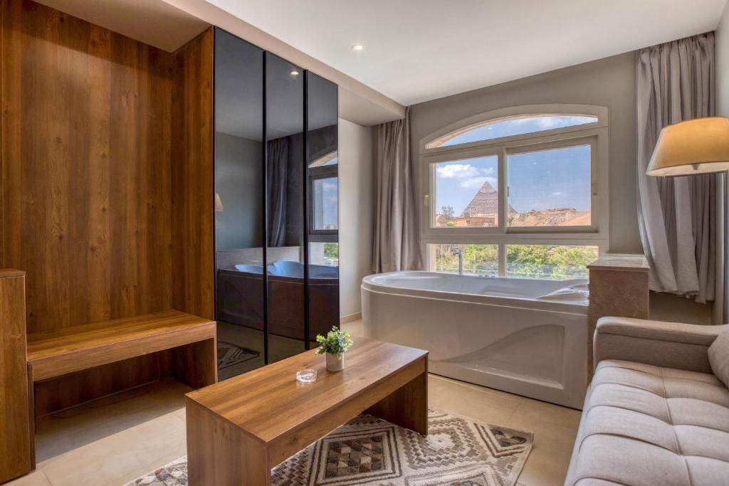 Junior Suite with Jacuzzi room - Image 1