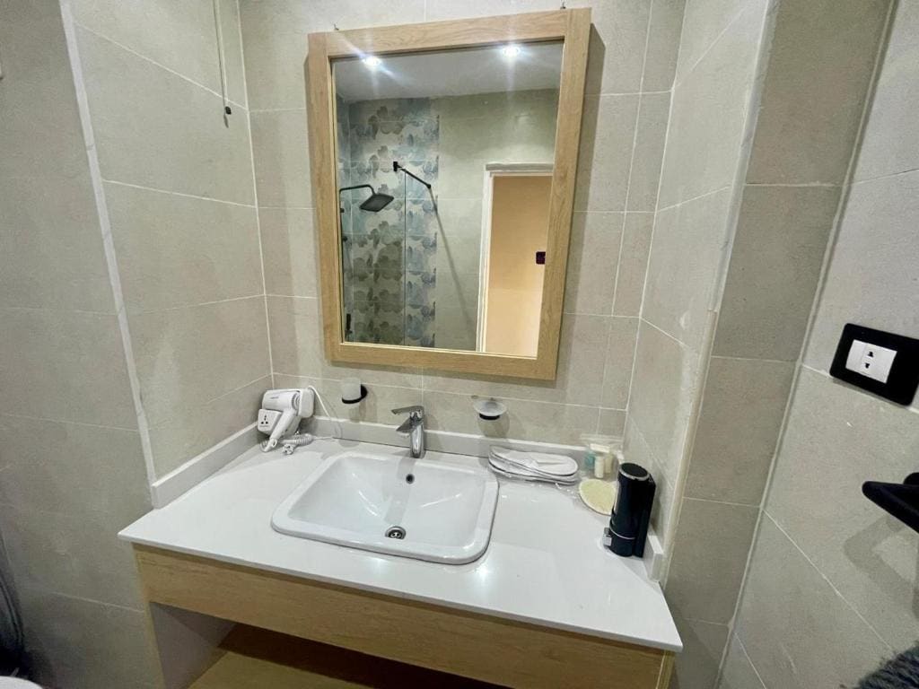 Double Room with Pool View room - Image 3