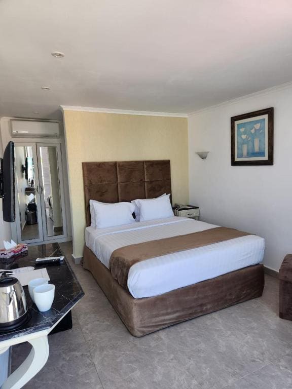 Deluxe Room First Floor-Pool Front room - Image 1