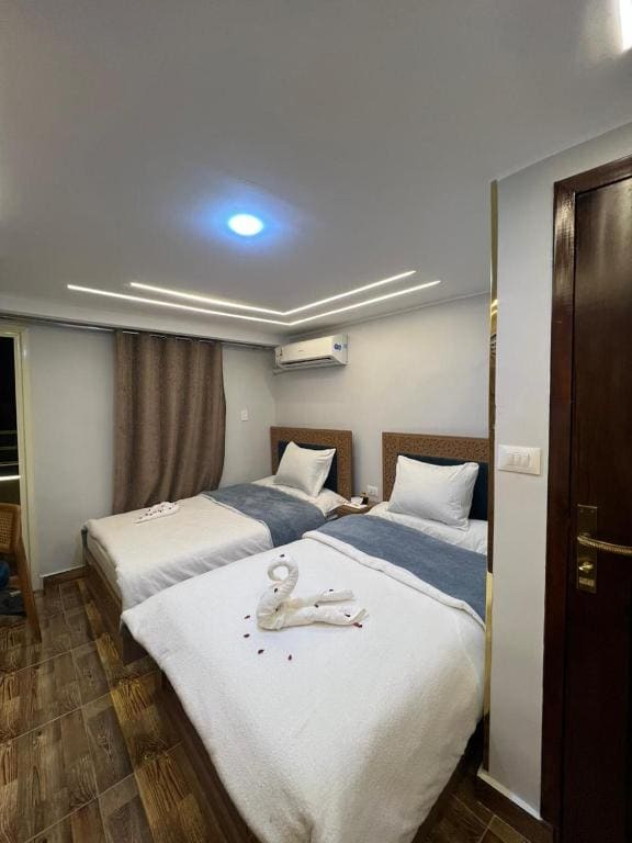 Double Room with Mountain View room - Image 1