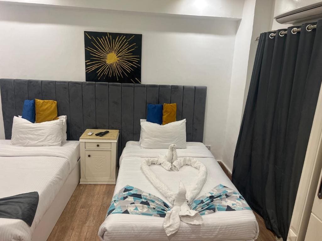 Comfort Triple Room with Shower room - Image 2