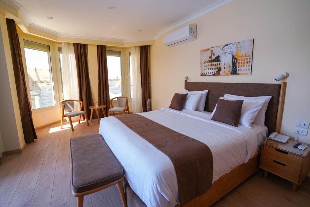Suite with River View room - Image 1