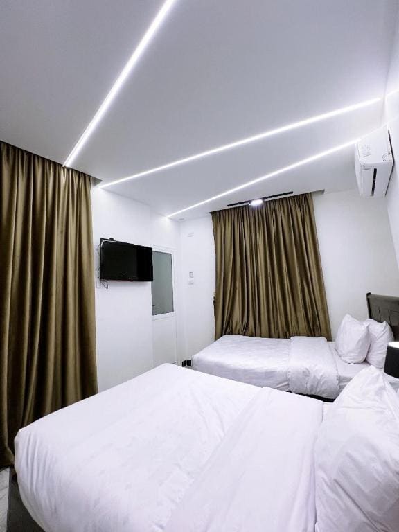 Double or Twin Room with Private Bathroom room - Image 3