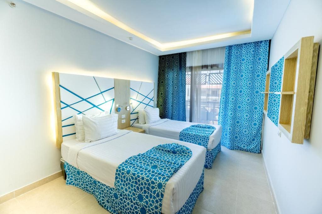 Suite with Sea View room - Image 3