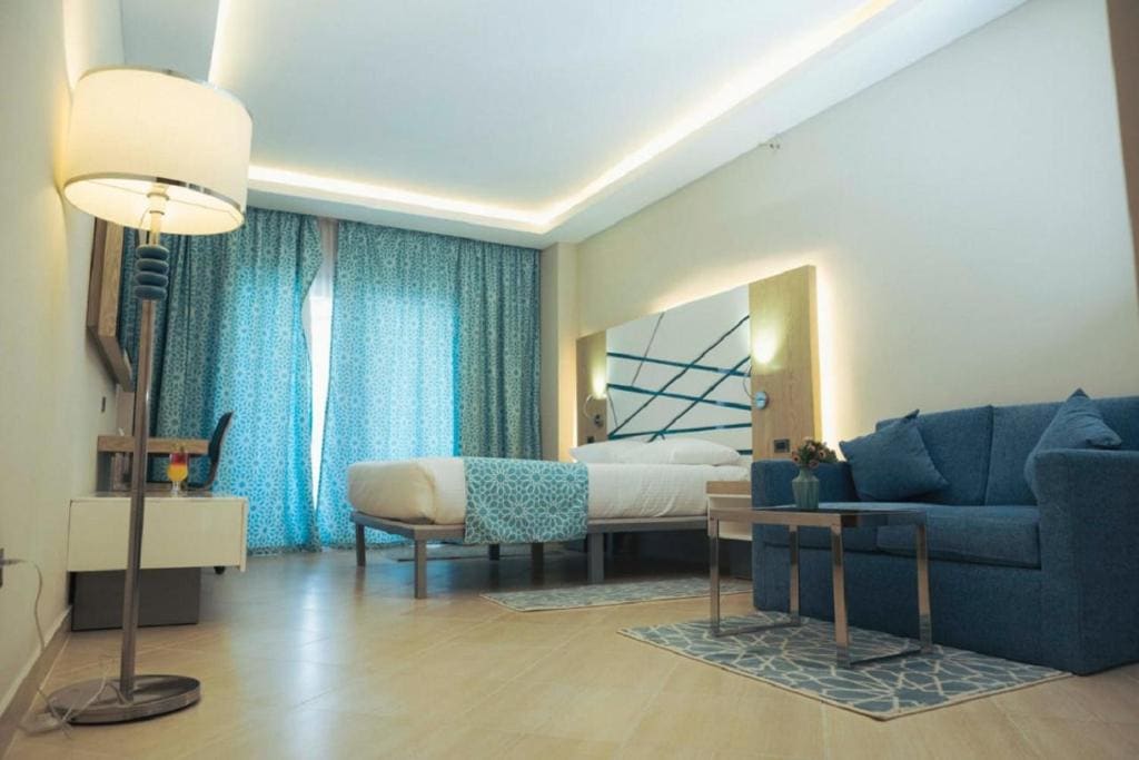 Superior Double Room with Garden and Promenade View room - Image 3