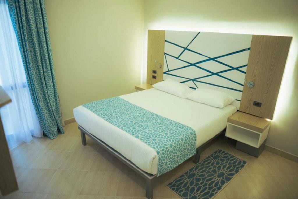 Superior Double Room with Sea Side View room - Image 2