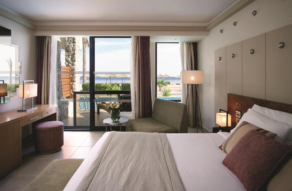Swim-Up Room room - Image 1
