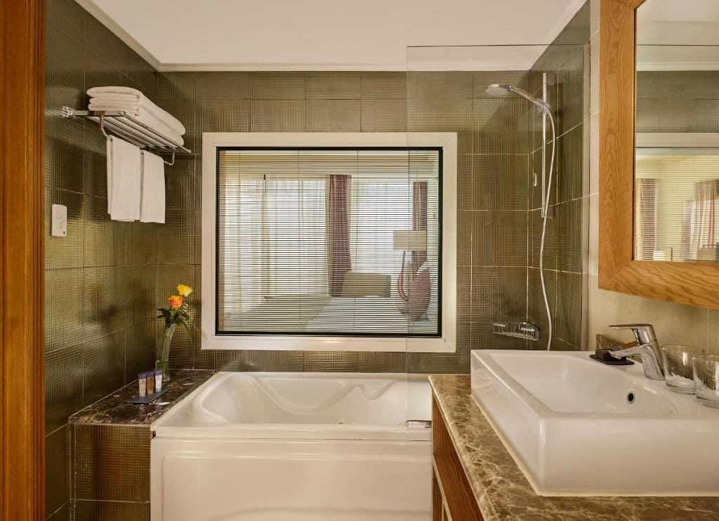 Family Room room - Image 3
