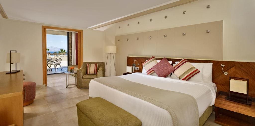 Family Room room - Image 2