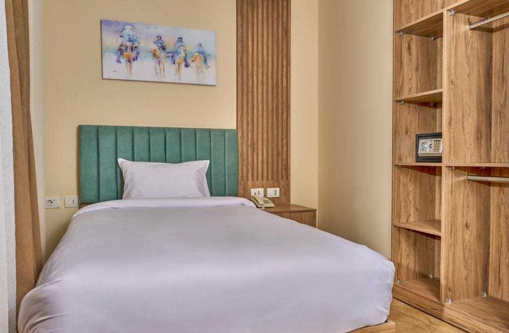 Small Single Room room - Image 2