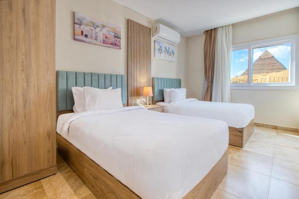 Deluxe Twin Room With Panoramic Pyramids View room - Image 1