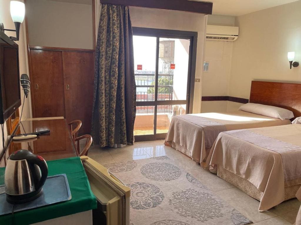 Standard Quadruple Room room - Image 2