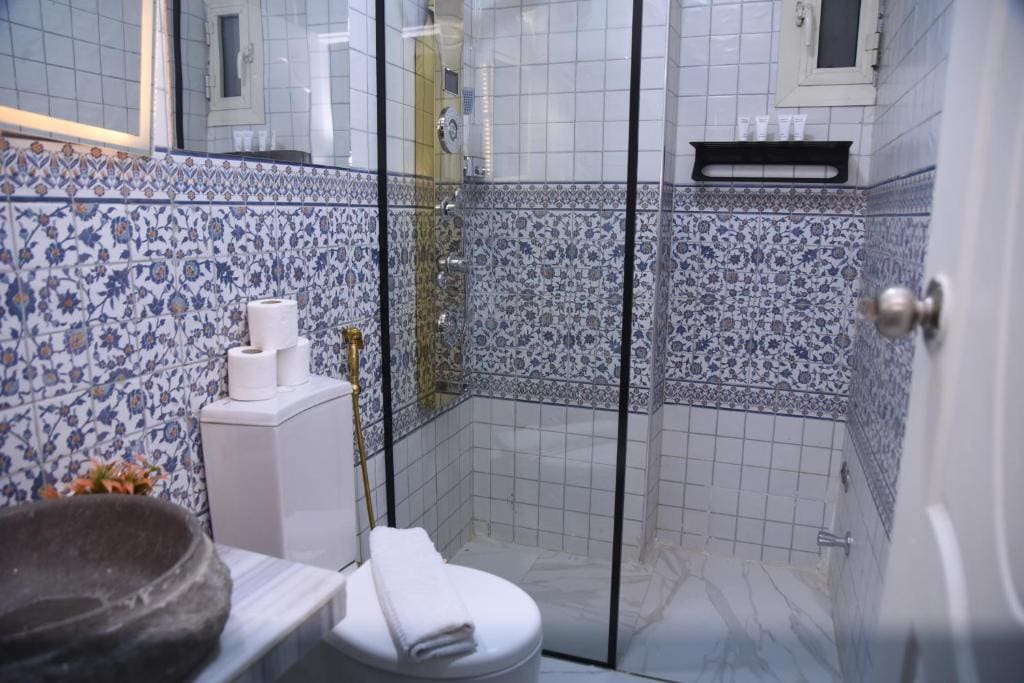 Deluxe Double Room with Balcony room - Image 3