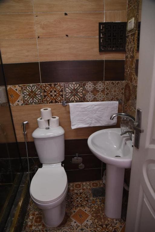 Standard Twin Room room - Image 3