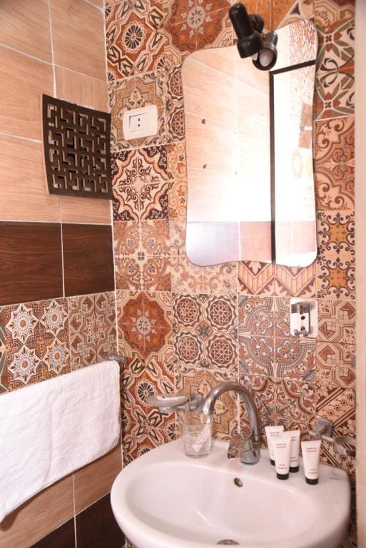 Standard Twin Room room - Image 1