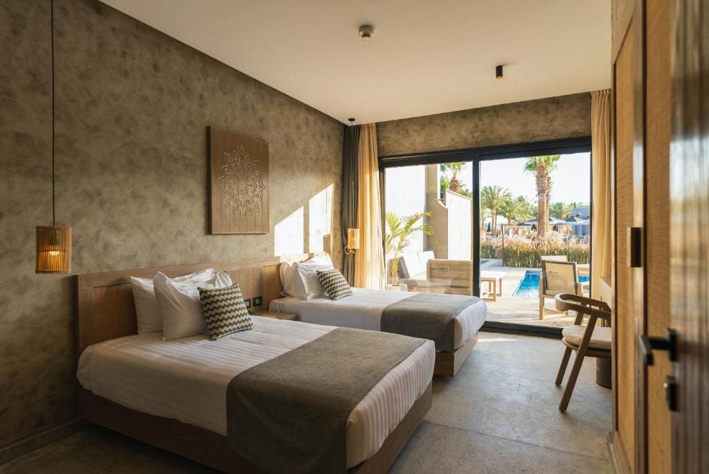 Executive Pool Suite - Posh Club room - Image 1