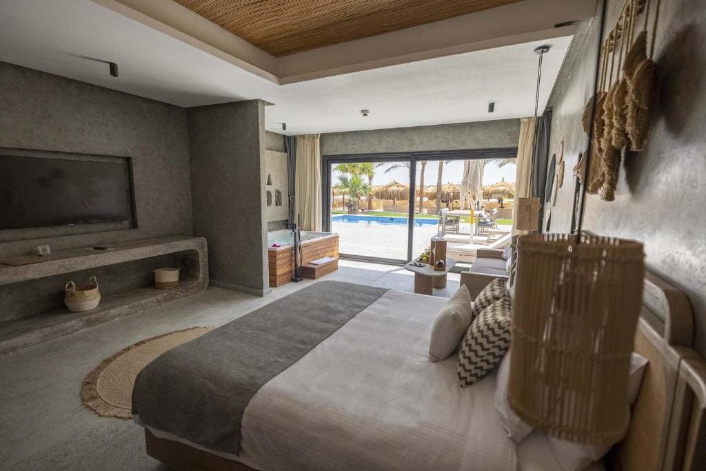 Royal Villa- Posh Club room - Image 1