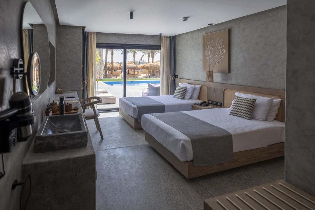 Royal Villa- Posh Club room - Image 3