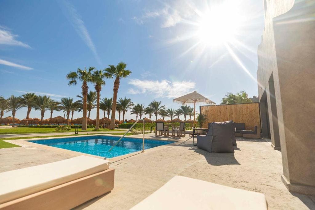 Tucana Pool & Jacuzzi Suite- Posh Club room - Image 1