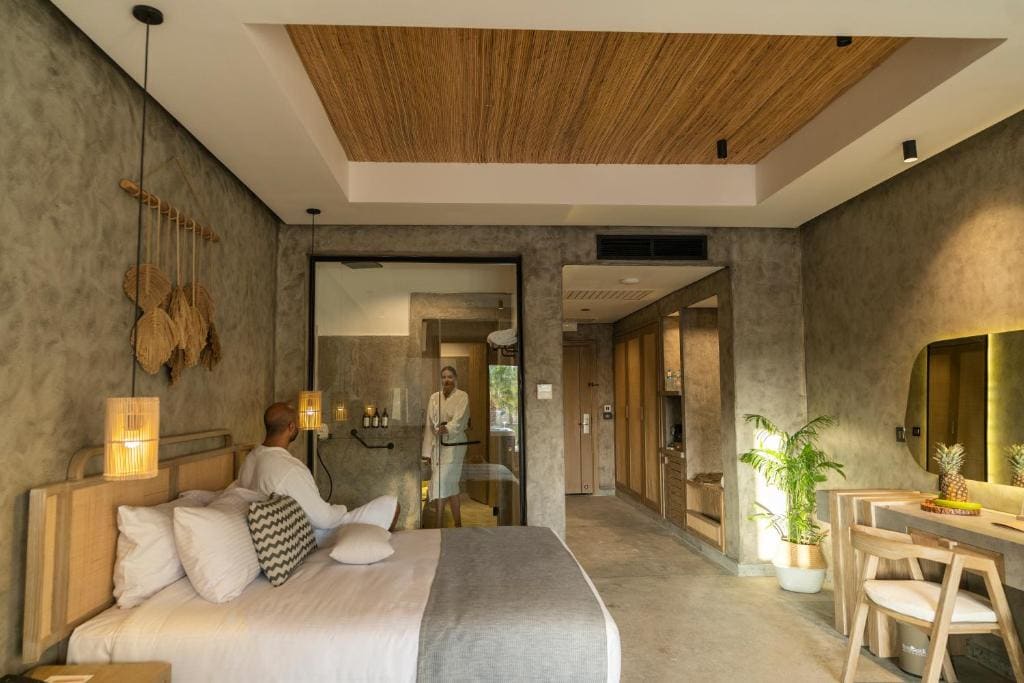 Tucana Pool & Jacuzzi Suite- Posh Club room - Image 3