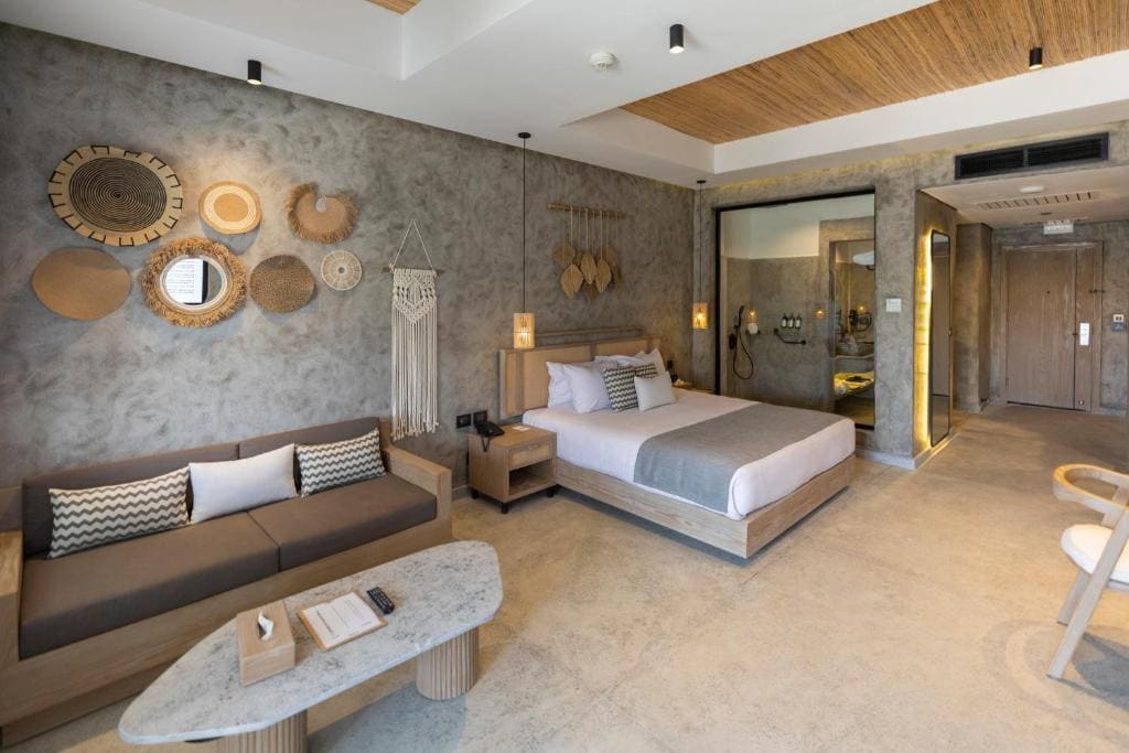 Tucana Pool & Jacuzzi Suite- Posh Club room - Image 2