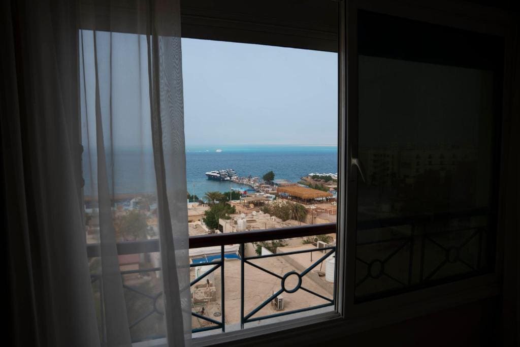 Superior Room with Sea View room - Image 3