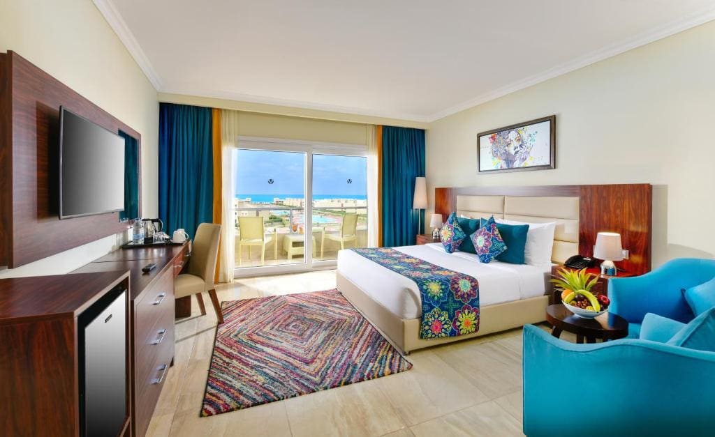 Deluxe Room with Sea and Pool View room - Image 2