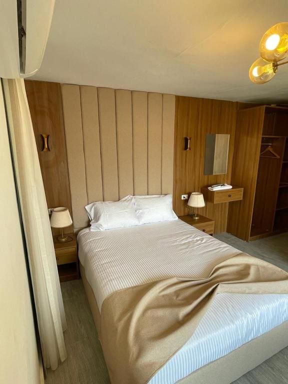 King Suite with Balcony room - Image 2