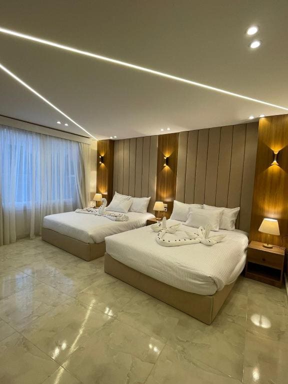 Deluxe Family Suite room - Image 1