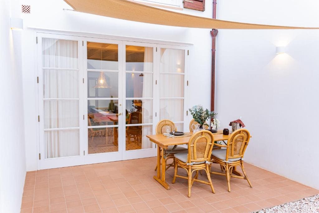 Deluxe Suite room - Image 3