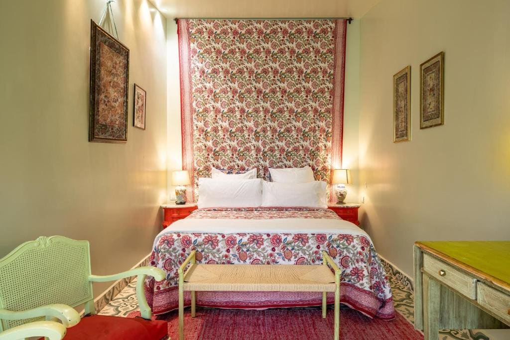 Queen Room with Garden View room - Image 2
