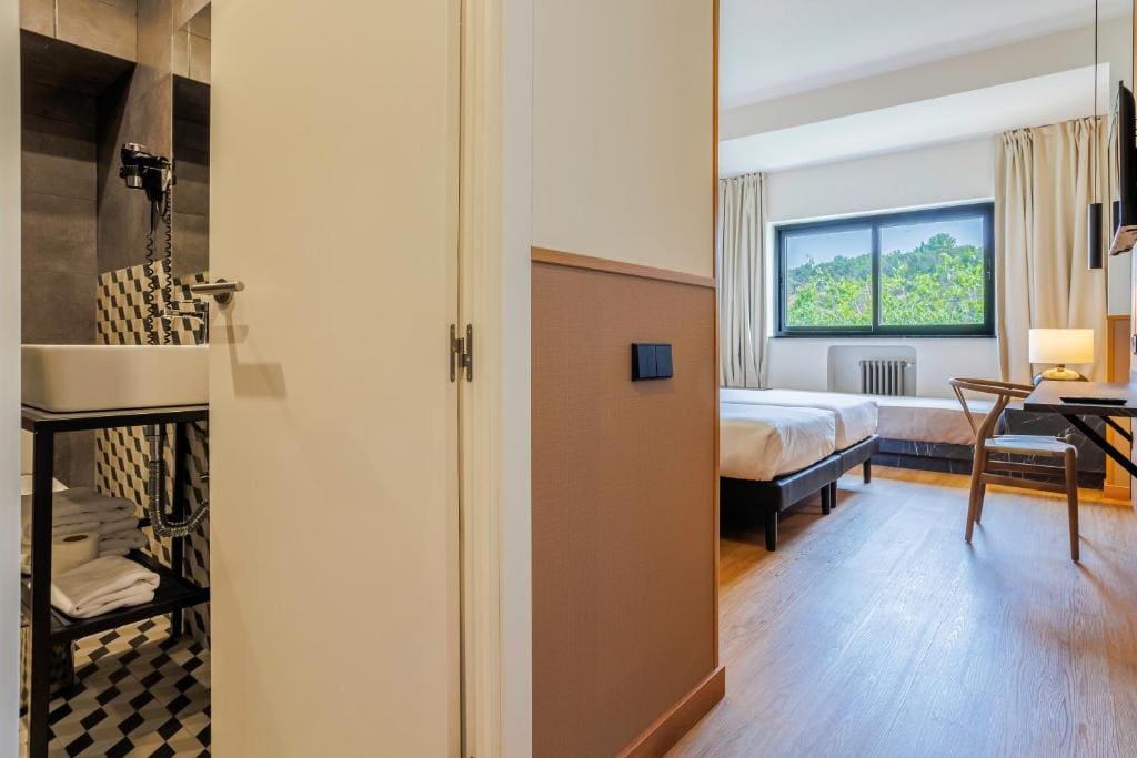 Standard Triple Room room - Image 3