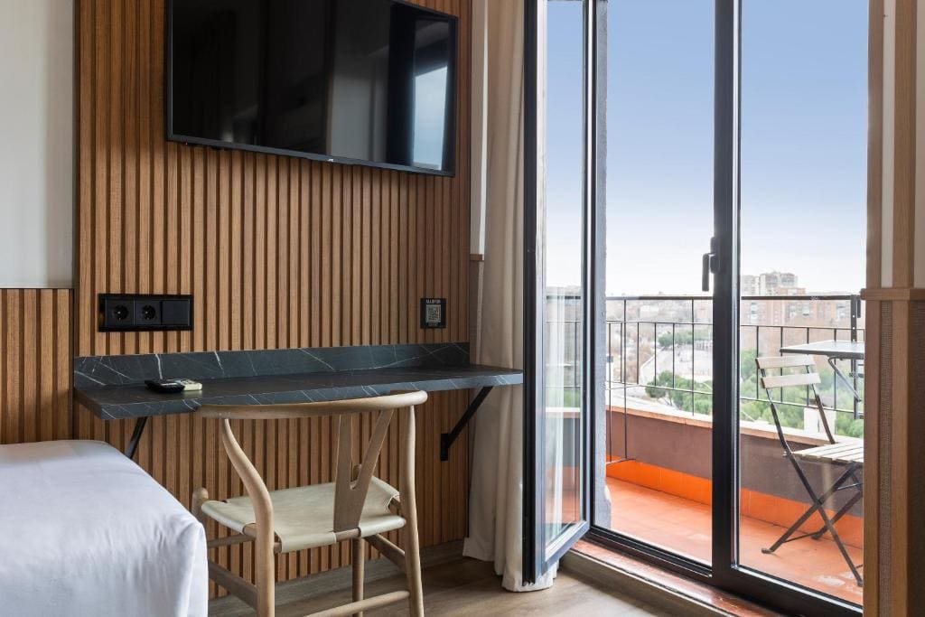 Superior Quadruple Room room - Image 2