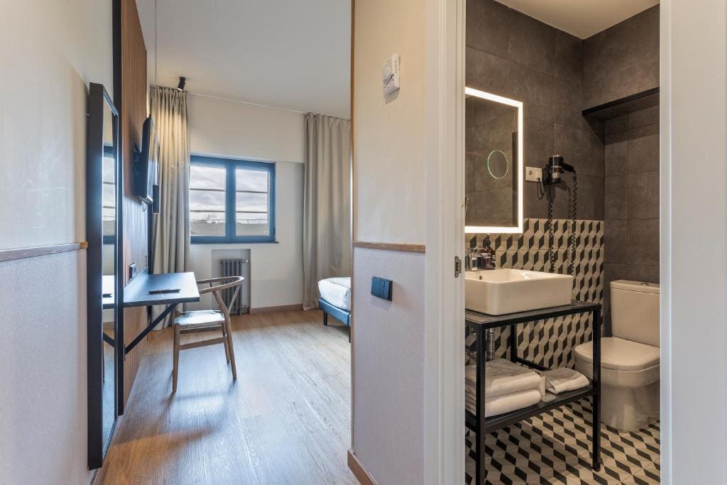 Standard Double Room room - Image 2