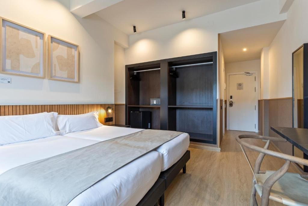 Standard Triple Room room - Image 1
